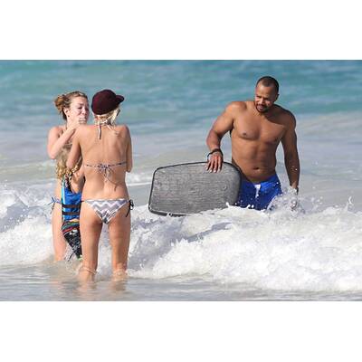 Urlaubs-Wonne: Ashlee Simpson plantscht mit Sohn auf Hawaii