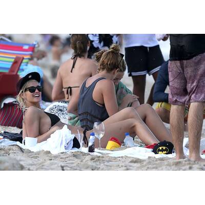 Urlaubs-Wonne: Ashlee Simpson plantscht mit Sohn auf Hawaii