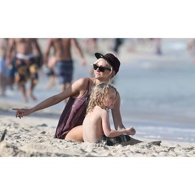 Urlaubs-Wonne: Ashlee Simpson plantscht mit Sohn auf Hawaii