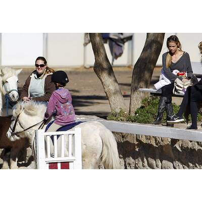 Denise Richards: Ausflug zum Pferdehof