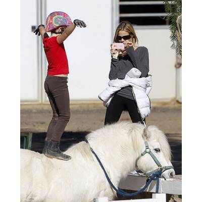 Denise Richards: Ausflug zum Pferdehof