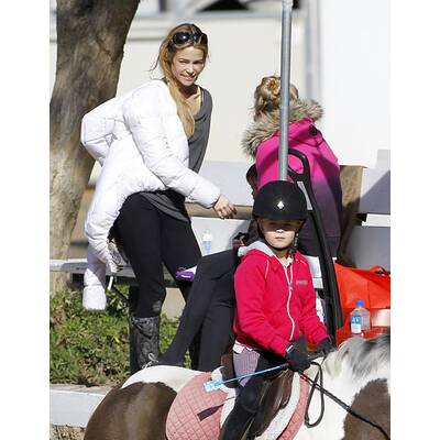 Denise Richards: Ausflug zum Pferdehof