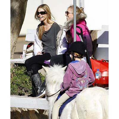 Denise Richards: Ausflug zum Pferdehof