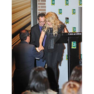 Shakira zeigt Riesen-Babybauch