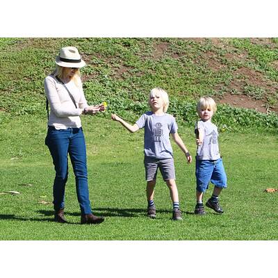 Naomi Watts: Strandausflug mit ihren Söhnen