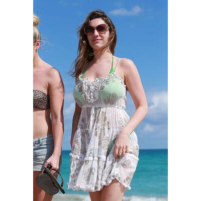 Hot: Kelly Brooks scharfe Bikini-Schau