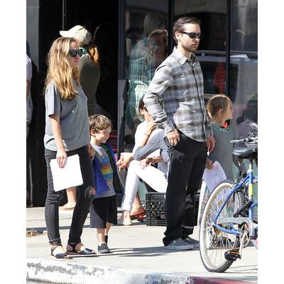 Tobey Maguire: Spaziergang mit Frau & Kids