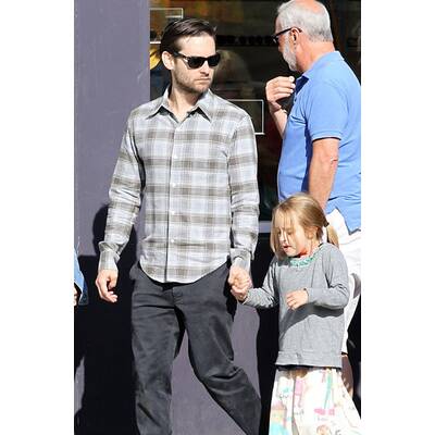 Tobey Maguire: Spaziergang mit Frau & Kids