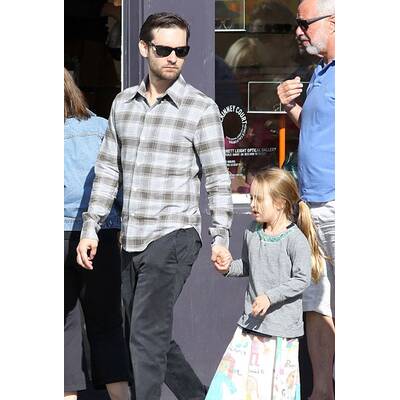 Tobey Maguire: Spaziergang mit Frau & Kids