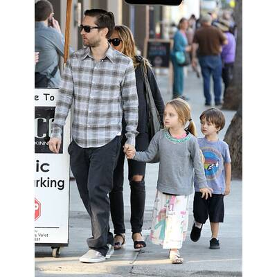 Tobey Maguire: Spaziergang mit Frau & Kids