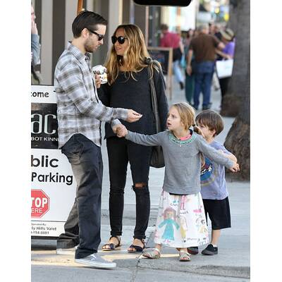 Tobey Maguire: Spaziergang mit Frau & Kids