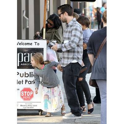 Tobey Maguire: Spaziergang mit Frau & Kids