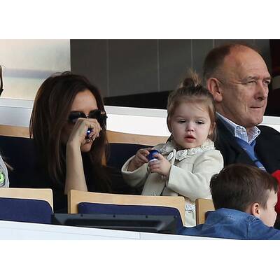 Harper Beckham jubelt Daddy David zu