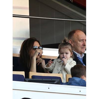 Harper Beckham jubelt Daddy David zu