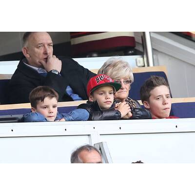 Harper Beckham jubelt Daddy David zu