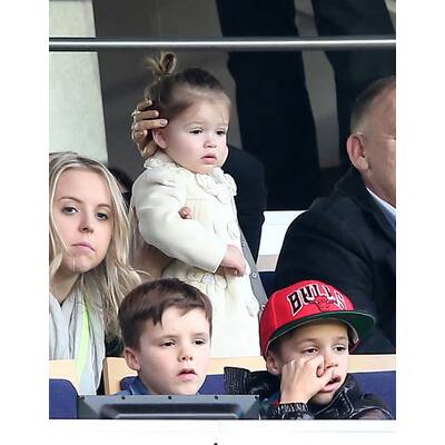 Harper Beckham jubelt Daddy David zu