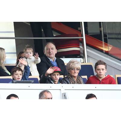Harper Beckham jubelt Daddy David zu