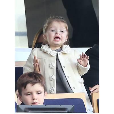 Harper Beckham jubelt Daddy David zu