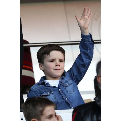 Harper Beckham jubelt Daddy David zu