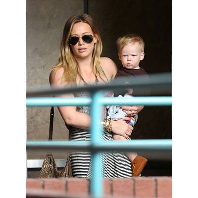 Hilary Duff unterwegs mit ihrem süßen Sohn