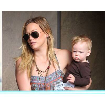 Hilary Duff unterwegs mit ihrem süßen Sohn