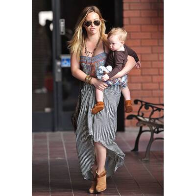 Hilary Duff unterwegs mit ihrem süßen Sohn