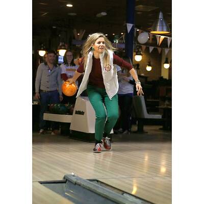 Strike! Maxima & Willem sportlich beim Bowlen