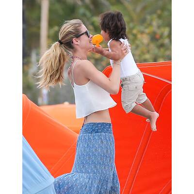 Doutzen Kroes: Sexy Mama!