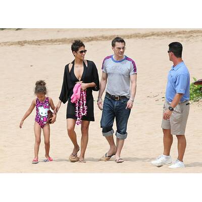 Halle Berry: Sexy Bikini-Mama zeigt Busen