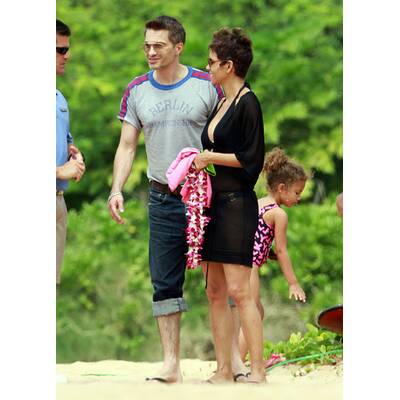 Halle Berry: Sexy Bikini-Mama zeigt Busen