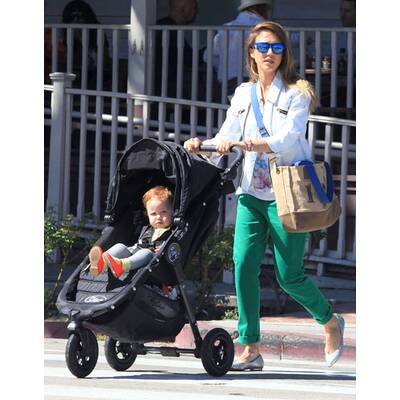 Stars zeigen die Sonnenbrillen-Trends 2013