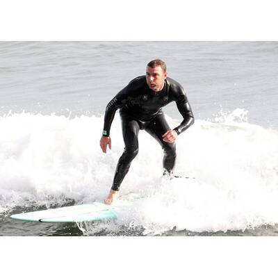 Liev Schreiber & der Mentalist beim Surfen