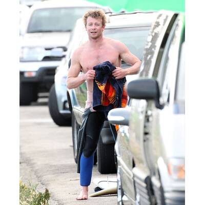 Liev Schreiber & der Mentalist beim Surfen