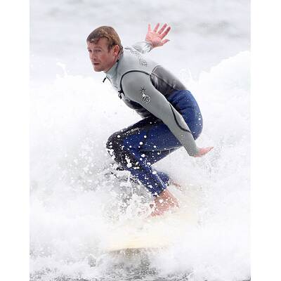 Liev Schreiber & der Mentalist beim Surfen