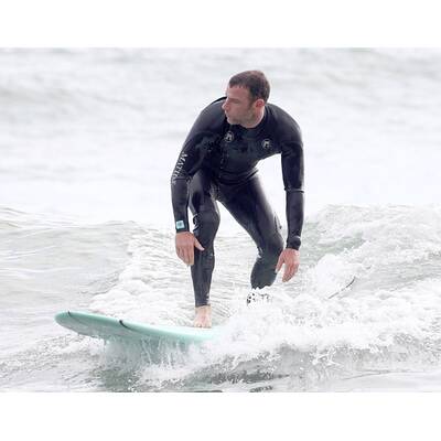 Liev Schreiber & der Mentalist beim Surfen