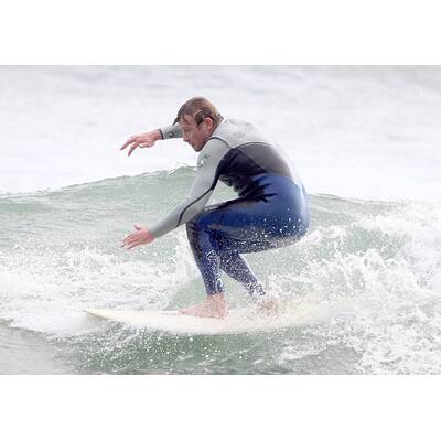 Liev Schreiber & der Mentalist beim Surfen