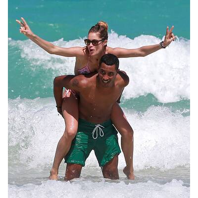 Doutzen Kroes räkelt sich am Strand