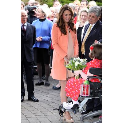 Stilvergleich Queen Elizabeth II und Herzogin Kate