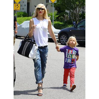 Stars zeigen die Sonnenbrillen-Trends 2013