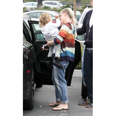 Pink mit Extensions & raspelkurzen Haaren