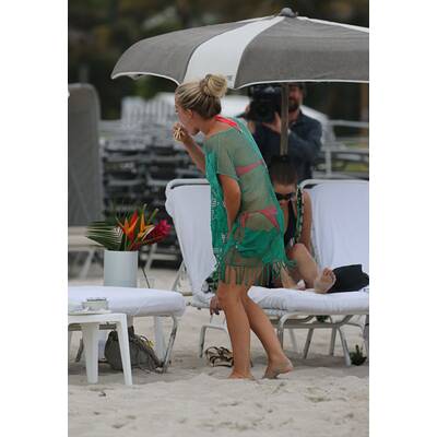 Kendra Wilkinson am Strand von Miami