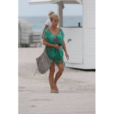 Kendra Wilkinson am Strand von Miami