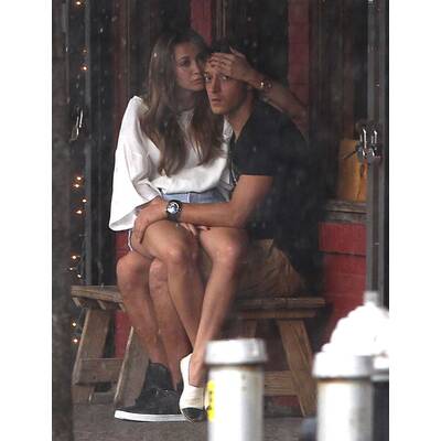 Mesut Özil zeigt seine neue Freundin