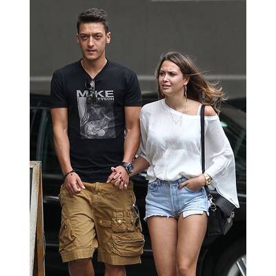 Mesut Özil zeigt seine neue Freundin