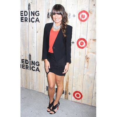 Lea Michele zeigt Bein