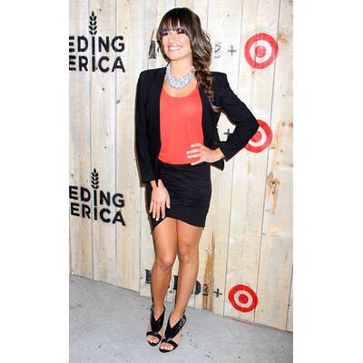 Lea Michele zeigt Bein