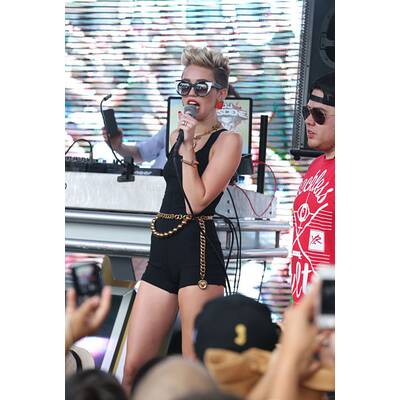 Miley Cyrus zeigt nackte Haut
