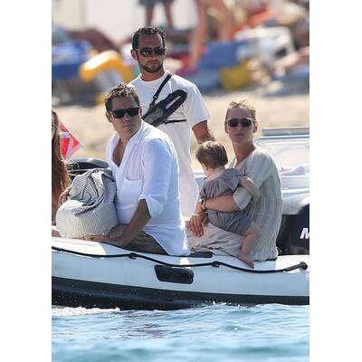 Uma Thurman urlaubt in Saint Tropez