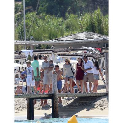Uma Thurman urlaubt in Saint Tropez