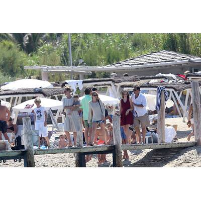 Uma Thurman urlaubt in Saint Tropez